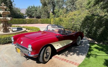 Chevrolet-Corvette-1957-Convertible-1