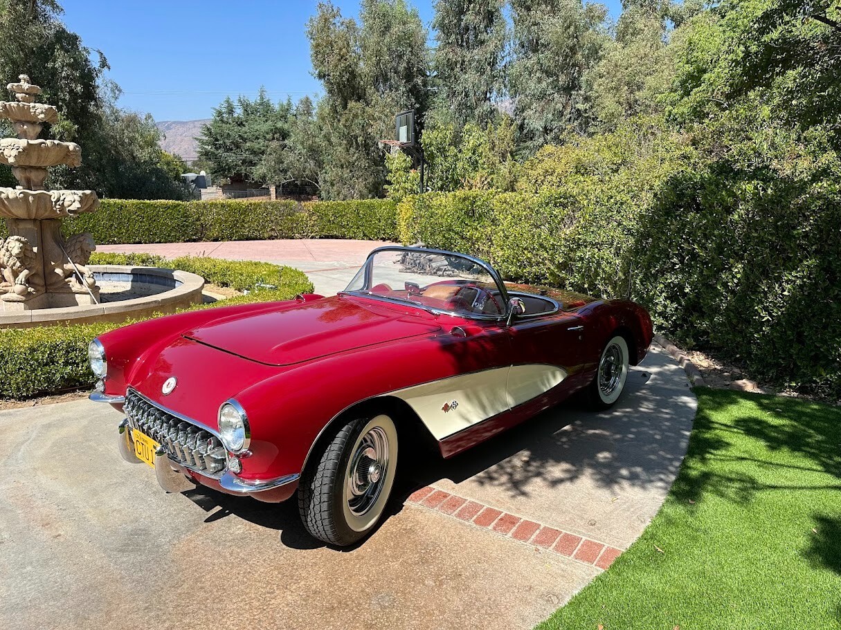 Chevrolet-Corvette-1957-Convertible-1