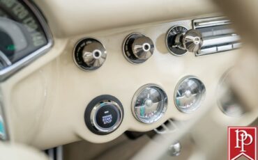 Chevrolet-Corvette-1957-Convertible-11
