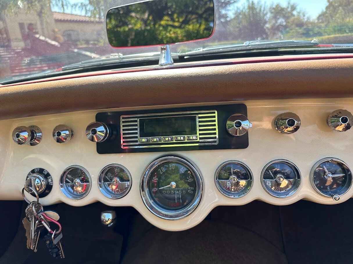 Chevrolet-Corvette-1957-Convertible-12