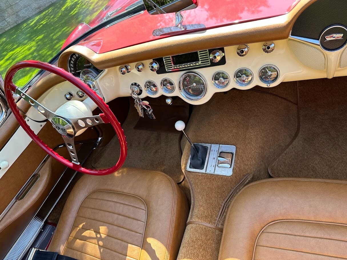 Chevrolet-Corvette-1957-Convertible-13