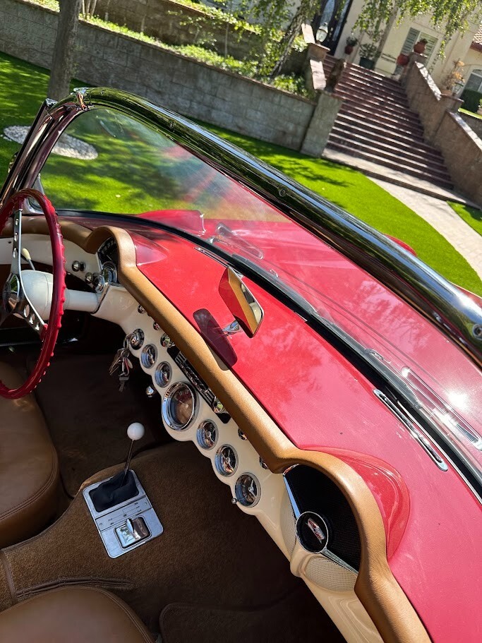 Chevrolet-Corvette-1957-Convertible-15
