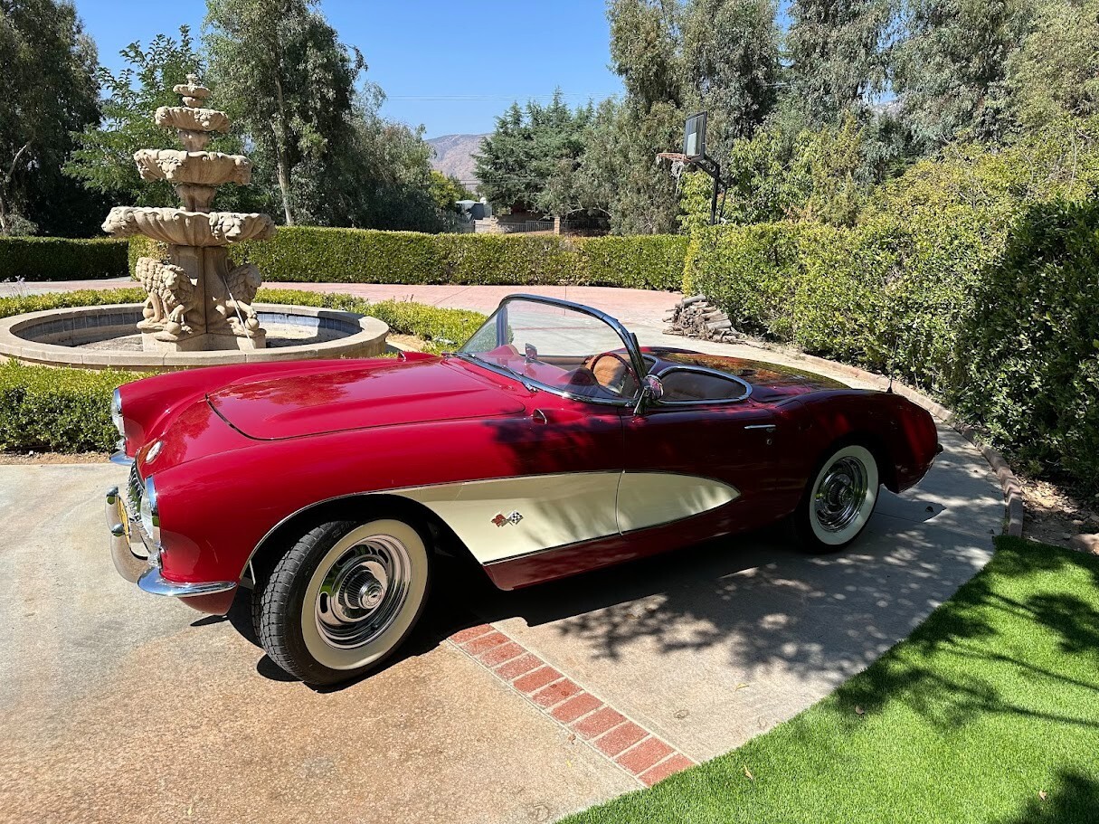 Chevrolet-Corvette-1957-Convertible-2