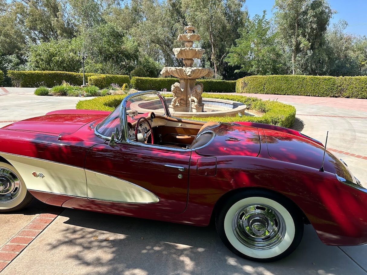 Chevrolet-Corvette-1957-Convertible-3
