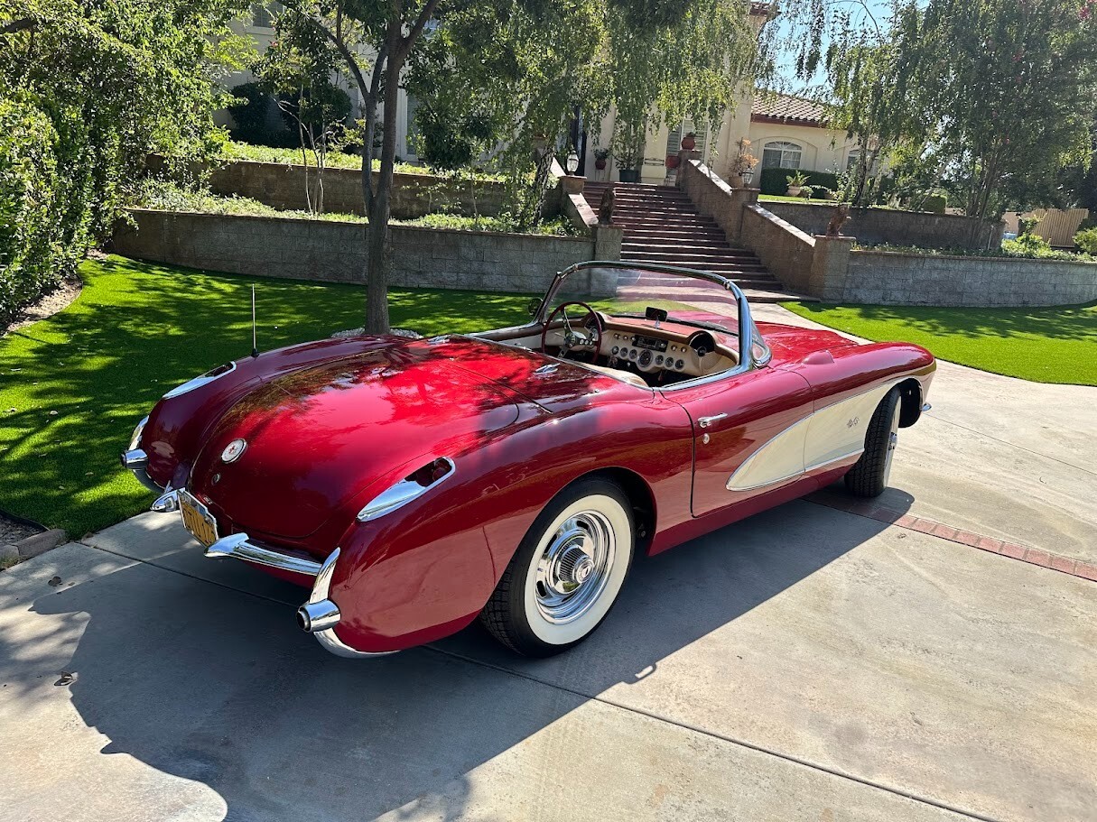 Chevrolet-Corvette-1957-Convertible-4