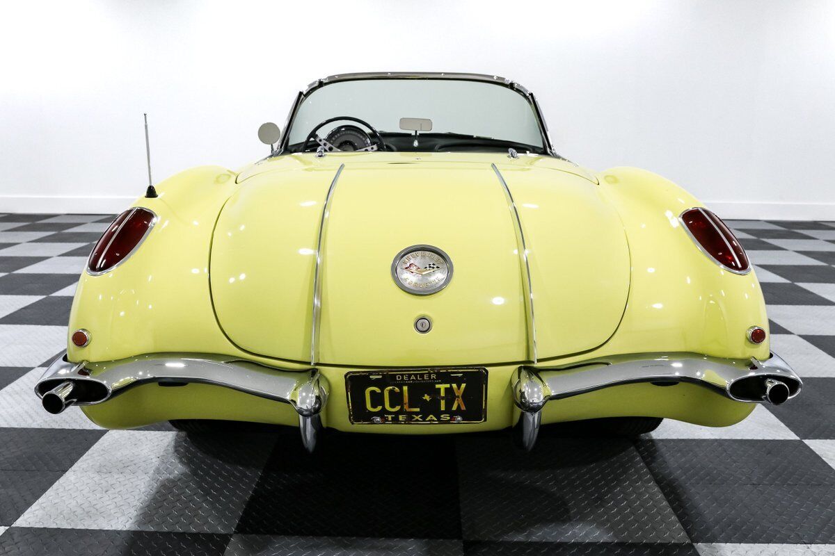 Chevrolet-Corvette-1958-Convertible-12