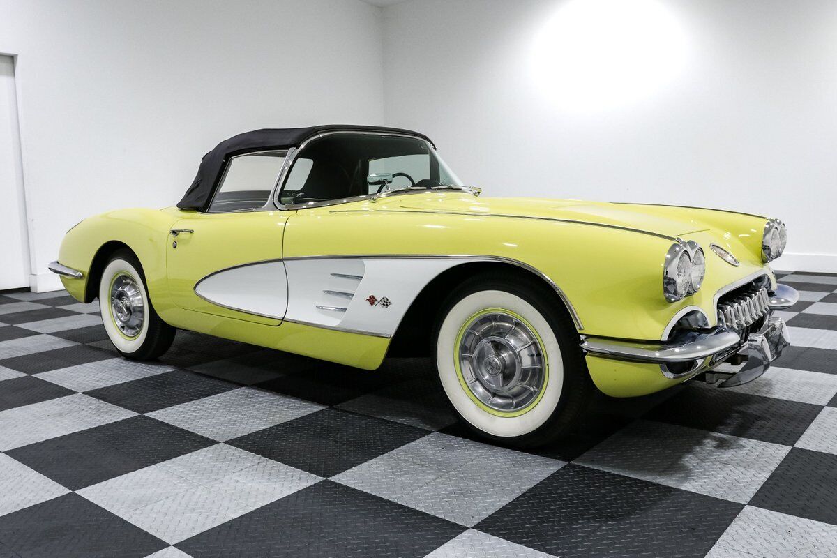 Chevrolet-Corvette-1958-Convertible-2