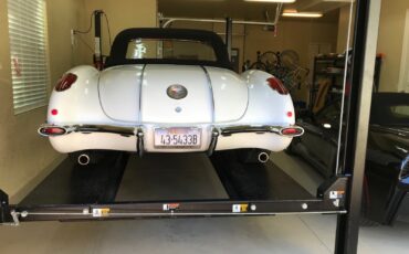 Chevrolet-Corvette-1958-Convertible-25
