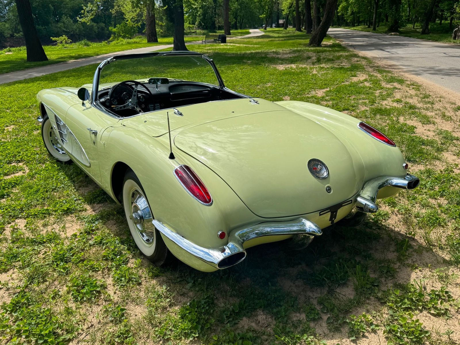 Chevrolet-Corvette-1959-Convertible-4