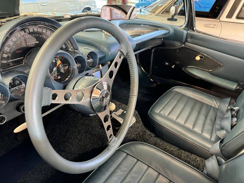 Chevrolet-Corvette-1959-white-15