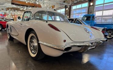 Chevrolet-Corvette-1959-white-2