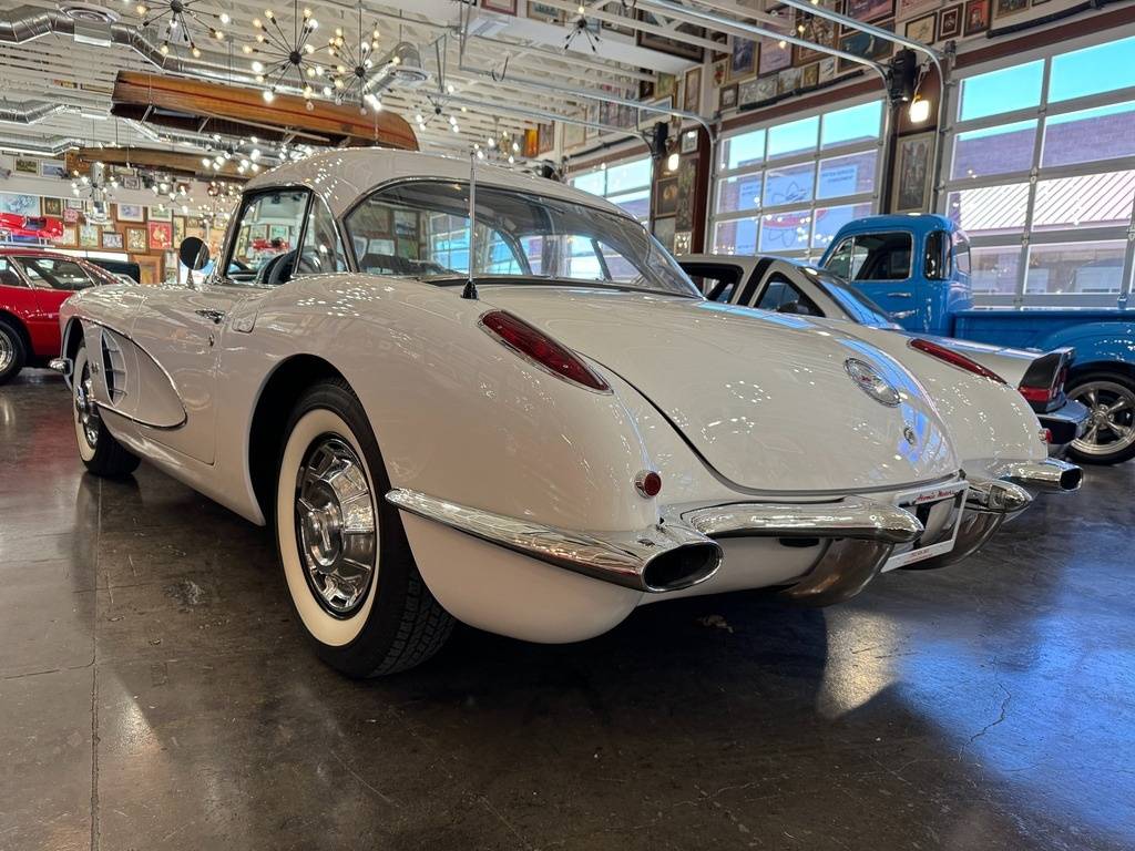 Chevrolet-Corvette-1959-white-2