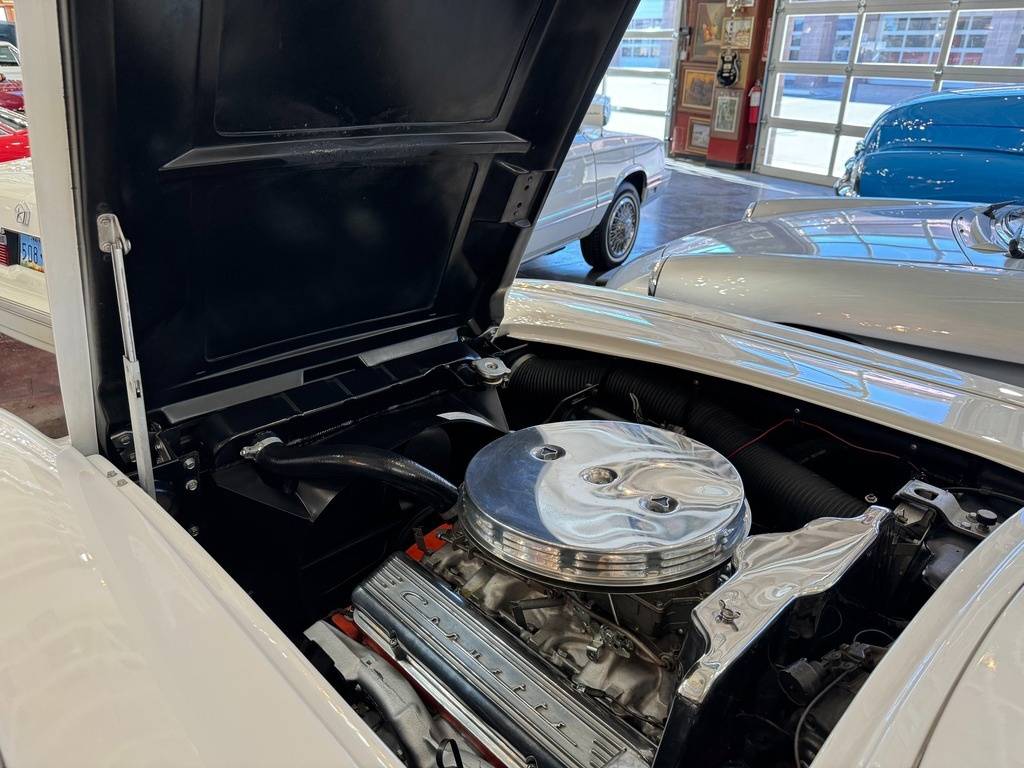 Chevrolet-Corvette-1959-white-22