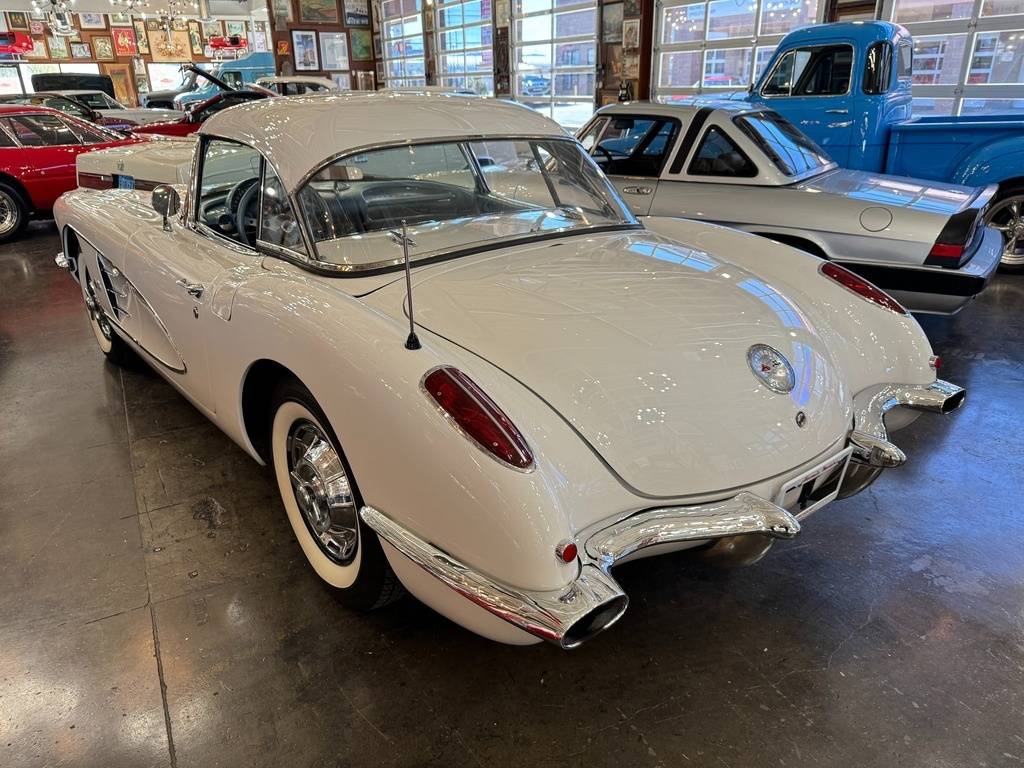 Chevrolet-Corvette-1959-white-3