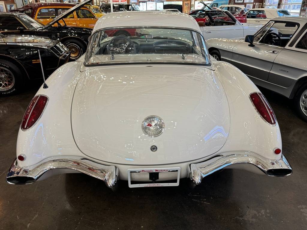 Chevrolet-Corvette-1959-white-4