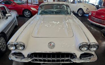 Chevrolet-Corvette-1959-white-8
