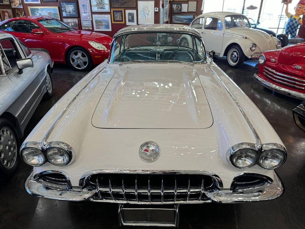 Chevrolet-Corvette-1959-white-8