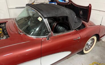 Chevrolet-Corvette-1960-Convertible-10