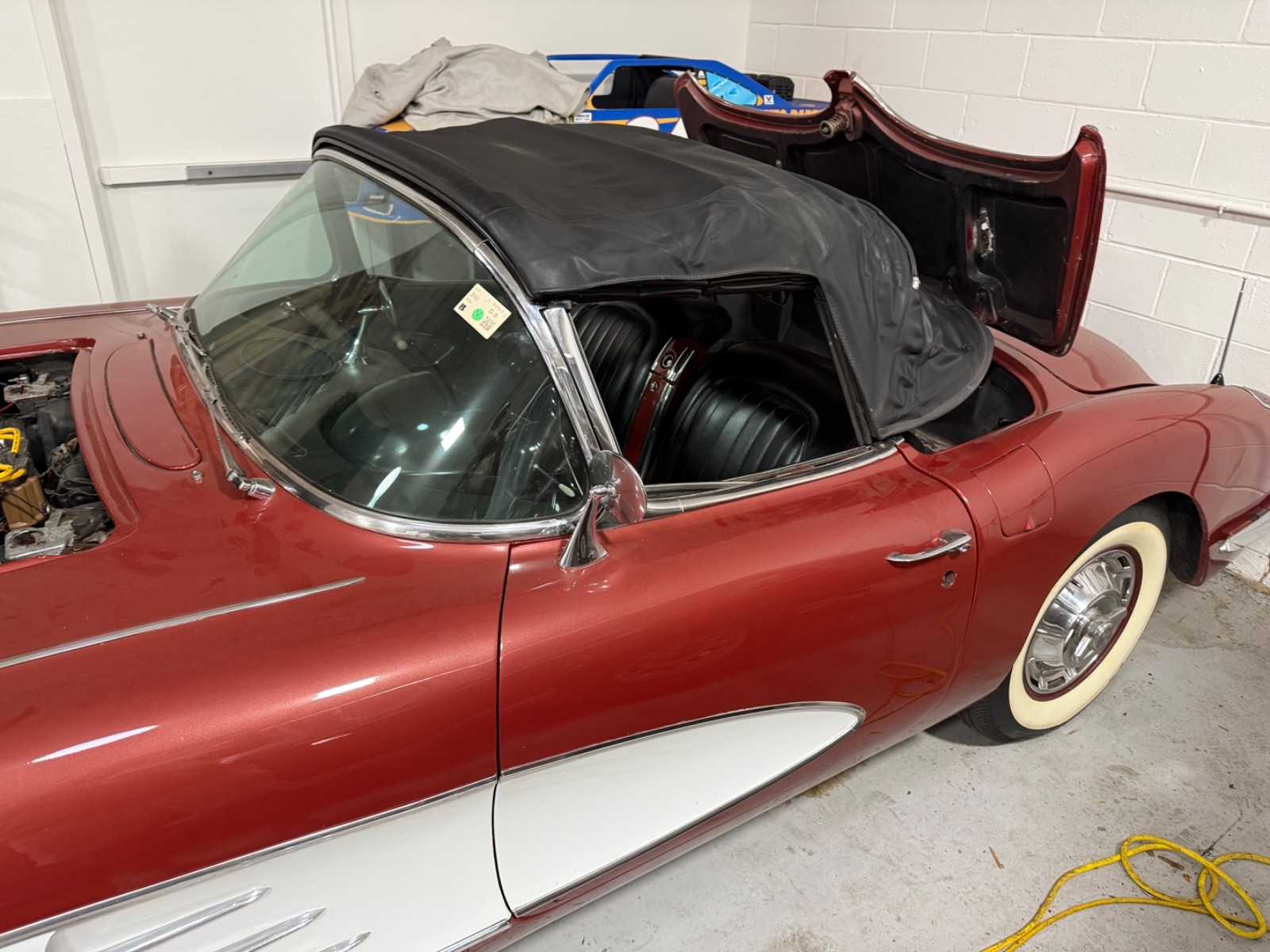 Chevrolet-Corvette-1960-Convertible-10
