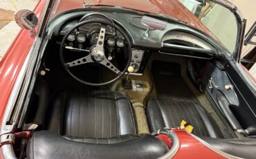 Chevrolet-Corvette-1960-Convertible-2