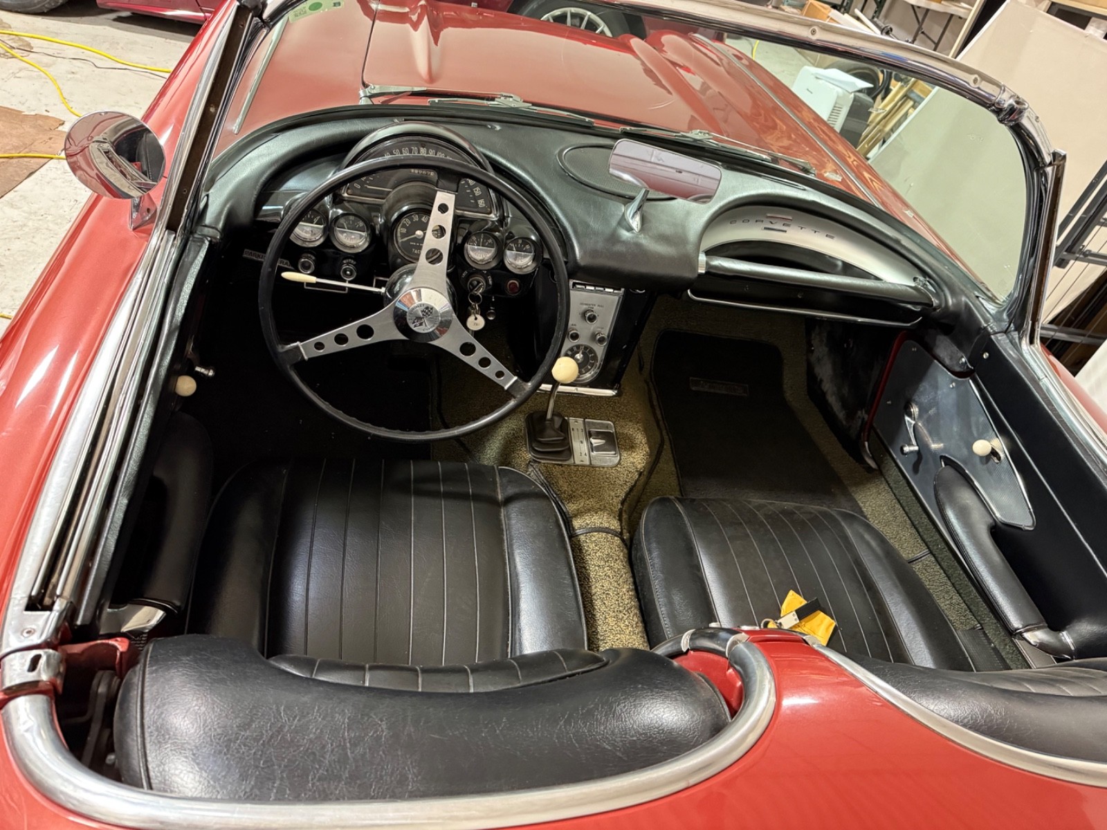 Chevrolet-Corvette-1960-Convertible-2