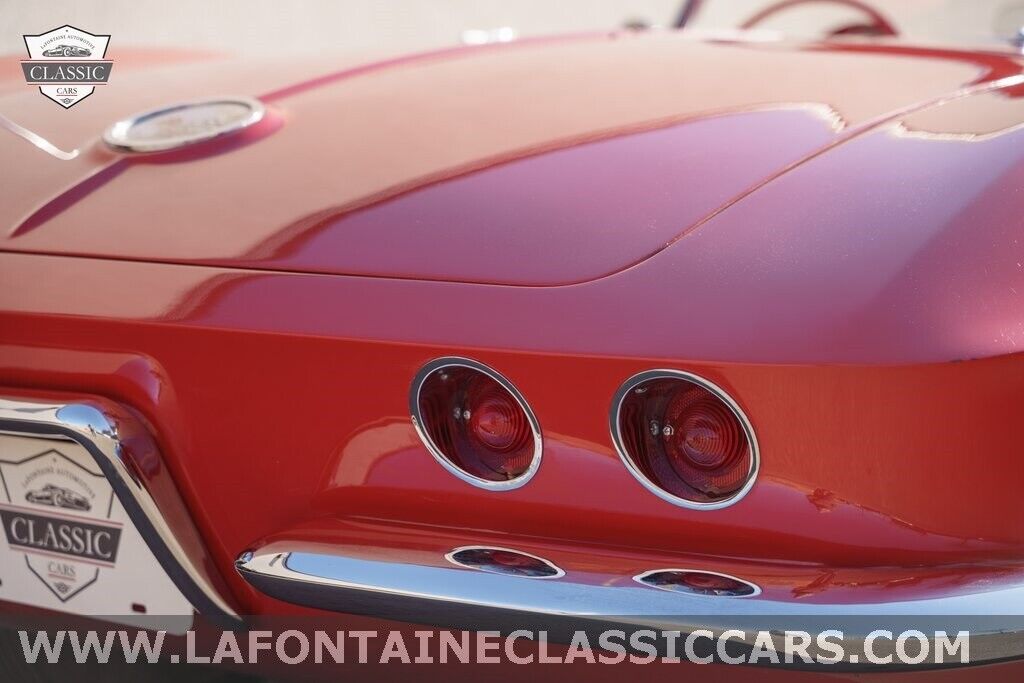 Chevrolet-Corvette-1961-28
