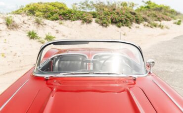 Chevrolet-Corvette-1961-Convertible-11