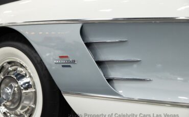 Chevrolet-Corvette-1961-Convertible-11