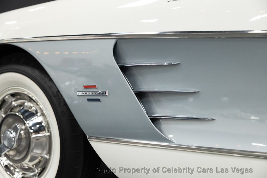 Chevrolet-Corvette-1961-Convertible-11