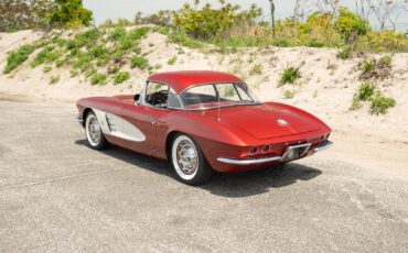 Chevrolet-Corvette-1961-Convertible-2