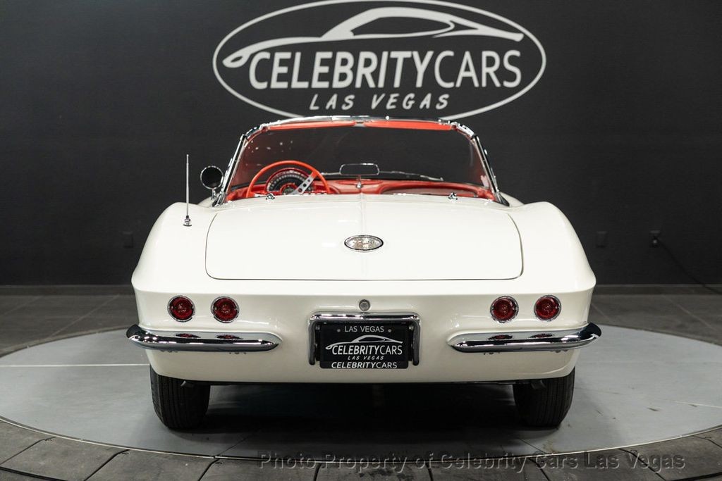 Chevrolet-Corvette-1961-Convertible-2