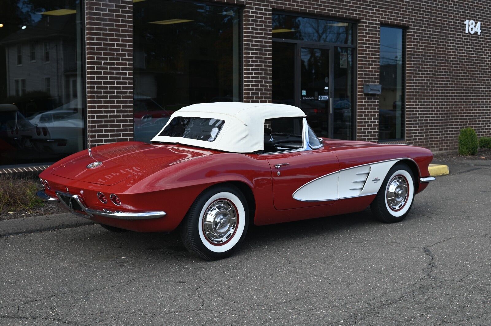 Chevrolet-Corvette-1961-Convertible-23
