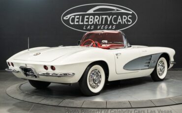 Chevrolet-Corvette-1961-Convertible-3