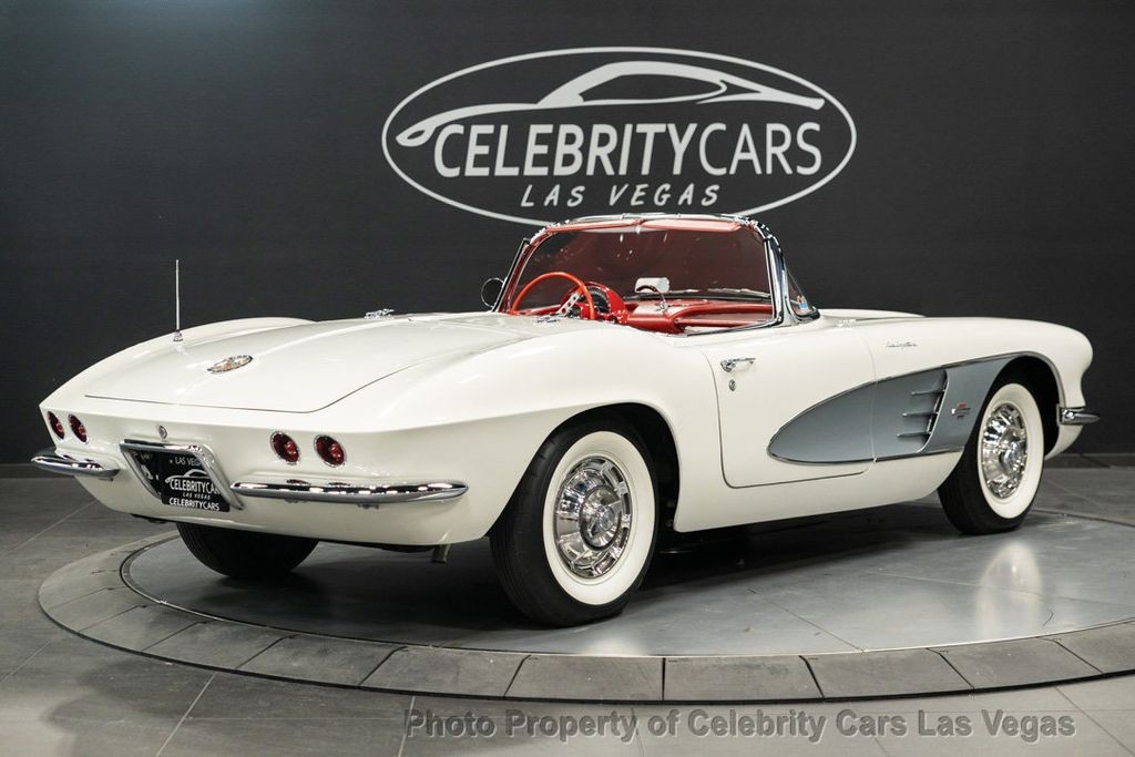 Chevrolet-Corvette-1961-Convertible-3
