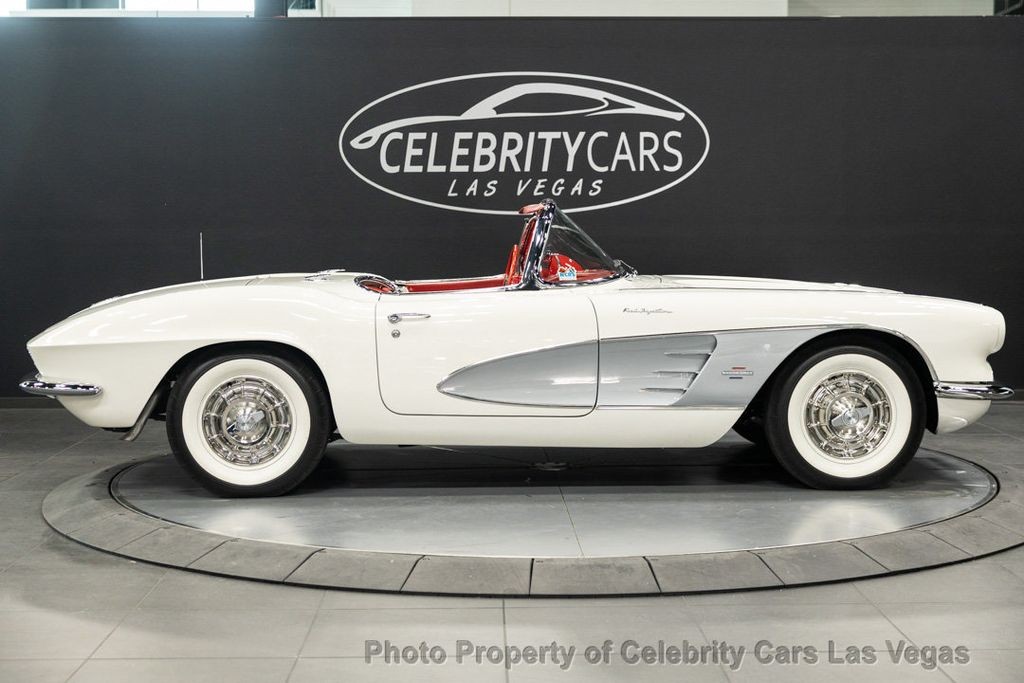 Chevrolet-Corvette-1961-Convertible-4