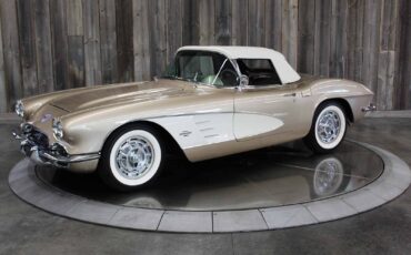 Chevrolet-Corvette-1961-Restomod-1