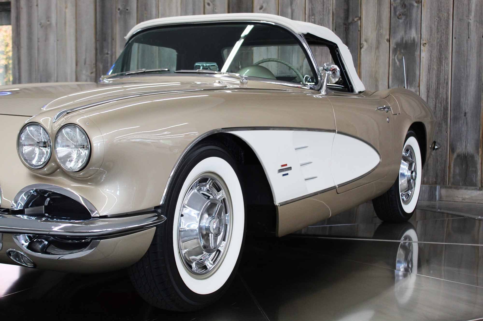 Chevrolet-Corvette-1961-Restomod-10