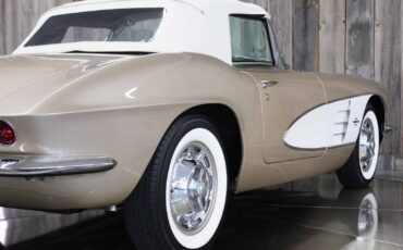 Chevrolet-Corvette-1961-Restomod-12