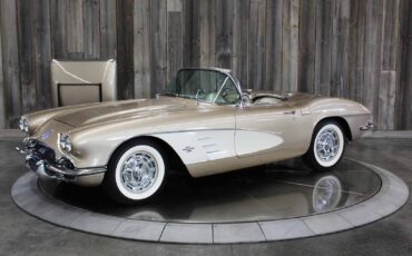Chevrolet-Corvette-1961-Restomod-13