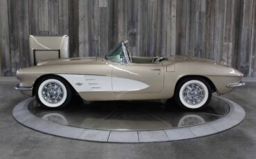 Chevrolet-Corvette-1961-Restomod-14