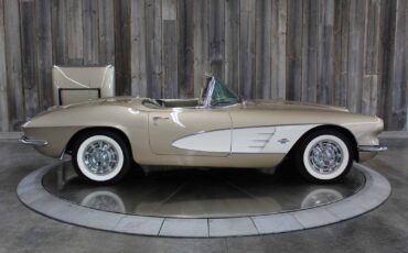 Chevrolet-Corvette-1961-Restomod-17