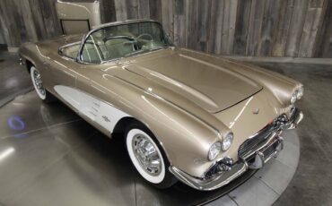 Chevrolet-Corvette-1961-Restomod-19