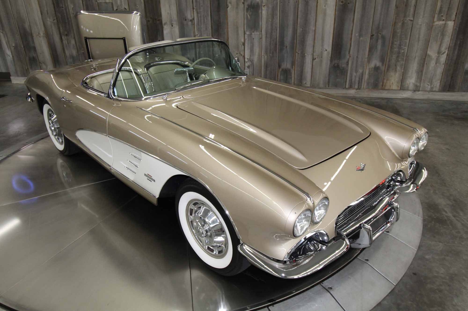 Chevrolet-Corvette-1961-Restomod-19