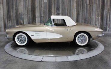 Chevrolet-Corvette-1961-Restomod-2