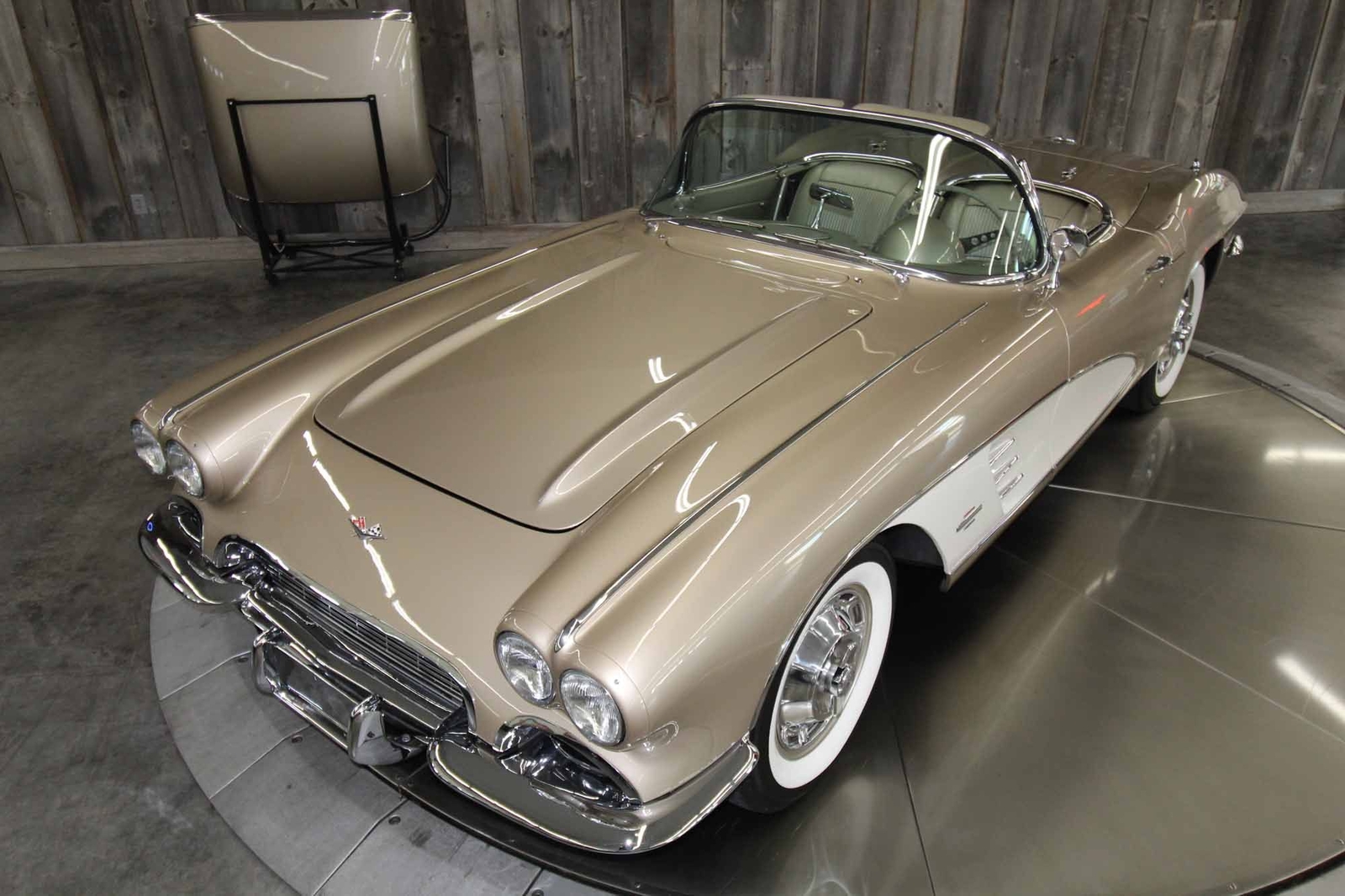 Chevrolet-Corvette-1961-Restomod-20