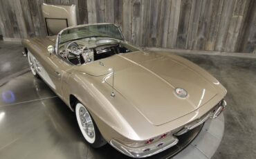 Chevrolet-Corvette-1961-Restomod-21
