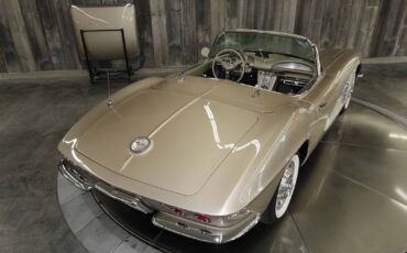 Chevrolet-Corvette-1961-Restomod-22