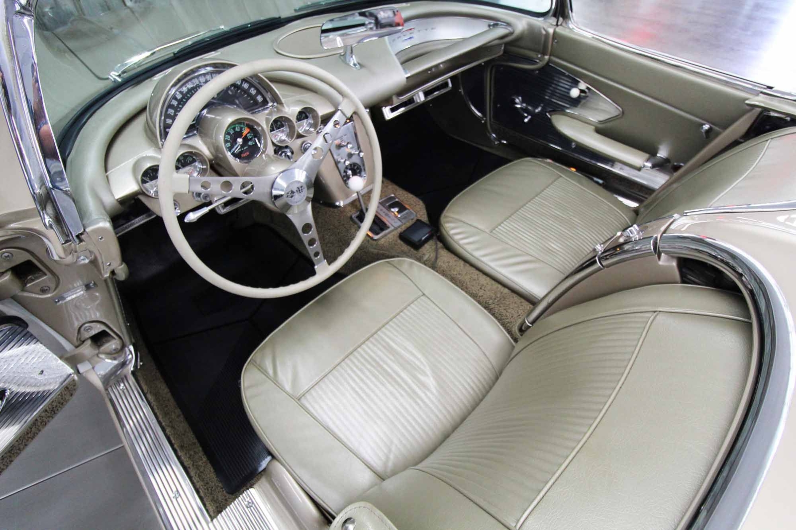 Chevrolet-Corvette-1961-Restomod-23