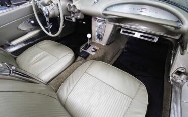 Chevrolet-Corvette-1961-Restomod-28