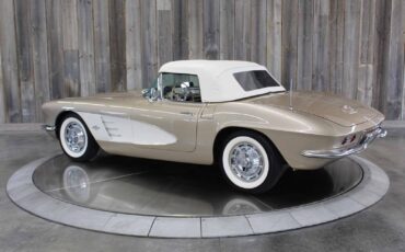Chevrolet-Corvette-1961-Restomod-3